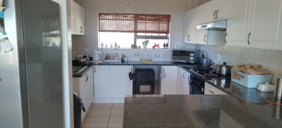 To Let 3 Bedroom Property for Rent in Seemeeu Park Western Cape